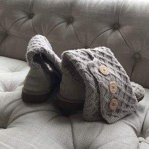 Ugg sweater boots size 8